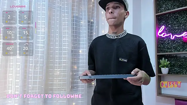 Max Steell online show from October 30, 1:04 am