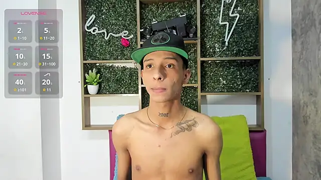 Max Steell online show from November 8, 6:06 am