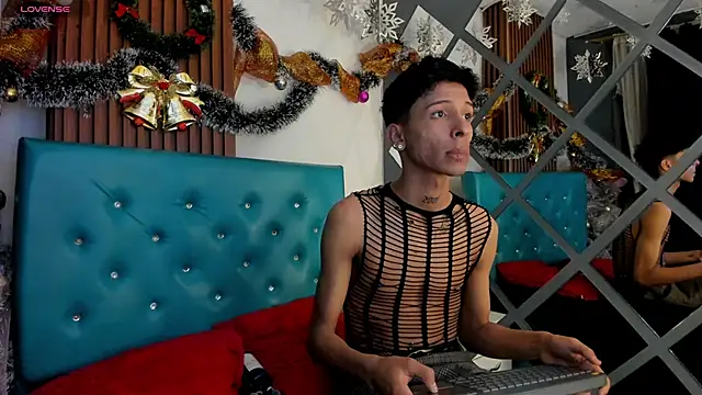 Max Steell online show from November 29, 4:01 am