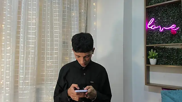 Max Steell online show from October 31, 3:03 am