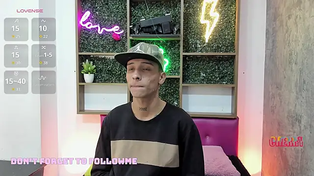 Max Steell online show from November 5, 1:09 am