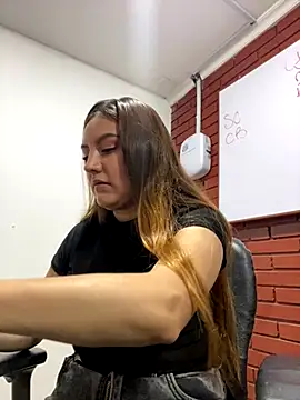 Snapshot of Adrimaretti chatting on November 18, 7:06 pm Adrimaretti online show from November 18, 7:06 pm