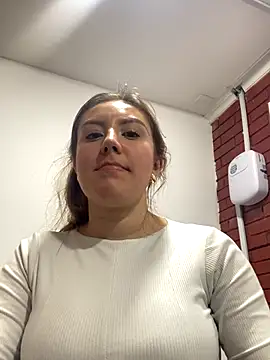 Snapshot of Adrimaretti chatting on November 19, 7:47 pm Adrimaretti online show from November 19, 7:47 pm