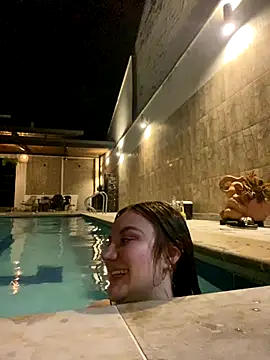 Snapshot of Adrimaretti chatting on December 14, 9:15 am Adrimaretti online show from December 14, 9:15 am