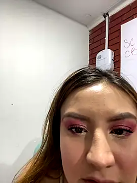 Snapshot of Adrimaretti chatting on November 7, 1:10 am Adrimaretti online show from November 7, 1:10 am