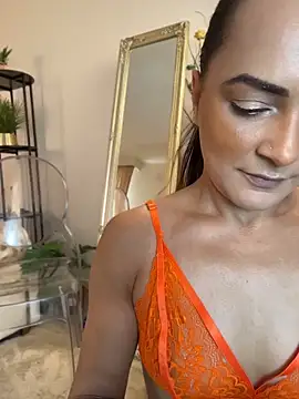 Snapshot of SiennaRosse chatting on May 29, 4:13 pm SiennaRosse online show from May 29, 4:13 pm
