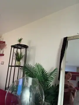 Snapshot of SiennaRosse chatting on July 7, 4:32 pm SiennaRosse online show from July 7, 4:32 pm