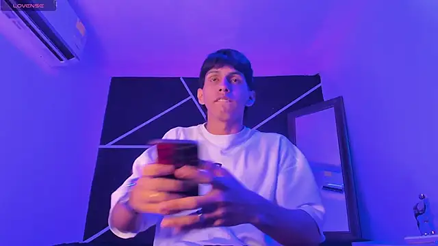 Snapshot of LIAM_STONNE_ chatting on October 31, 8:16 pm LIAM STONNE  online show from October 31, 8:16 pm