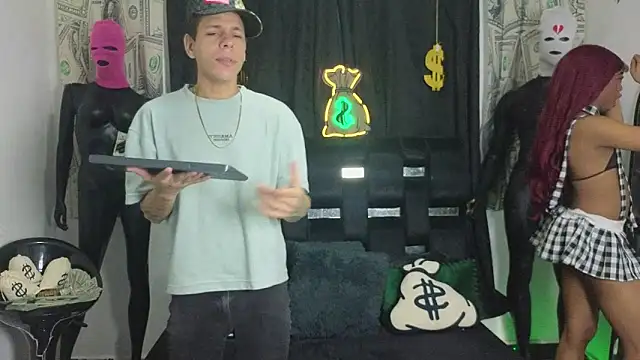 Snapshot of Scoundrel_Room chatting on November 30, 3:29 am Scoundrel Room online show from November 30, 3:29 am