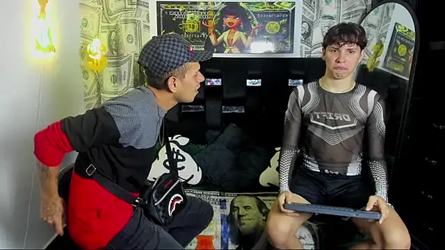 Snapshot of Magic_Duo chatting on October 30, 11:41 am Magic Duo online show from October 30, 11:41 am