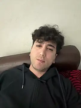 Snapshot of Hernann19 chatting on December 15, 8:36 pm Hernann19 online show from December 15, 8:36 pm