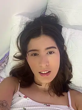 emilyy1  online show from October 29, 3:16 am