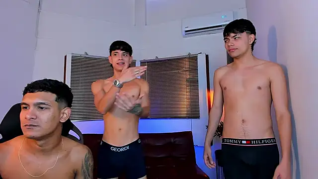 Amazing BoysW online show from May 5, 1:47 pm