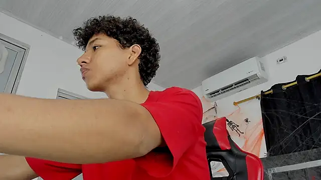 Snapshot of Maximiliano_Khalil chatting on November 2, 8:47 pm Maximiliano Khalil online show from November 2, 8:47 pm