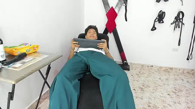 Snapshot of Maximiliano_Khalil chatting on November 28, 8:20 pm Maximiliano Khalil online show from November 28, 8:20 pm