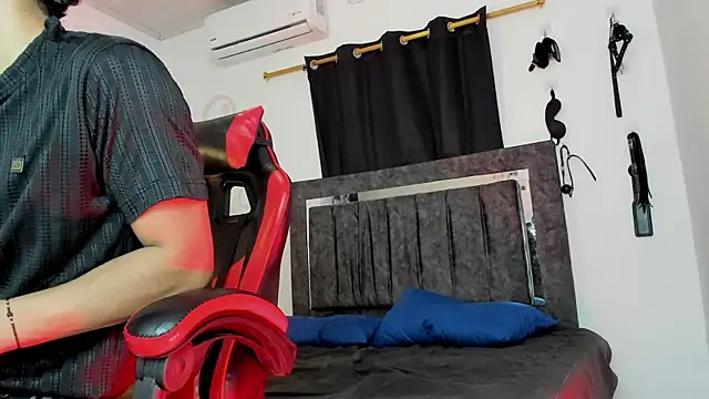 Snapshot of Maximiliano_Khalil chatting on November 29, 7:58 pm Maximiliano Khalil online show from November 29, 7:58 pm