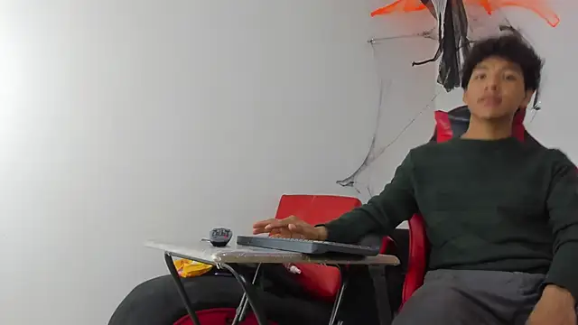 Snapshot of Maximiliano_Khalil chatting on November 4, 7:50 pm Maximiliano Khalil online show from November 4, 7:50 pm