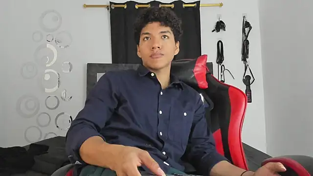 Snapshot of Maximiliano_Khalil chatting on November 26, 7:25 pm Maximiliano Khalil online show from November 26, 7:25 pm