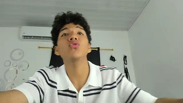 Snapshot of Maximiliano_Khalil chatting on November 22, 7:02 pm Maximiliano Khalil online show from November 22, 7:02 pm