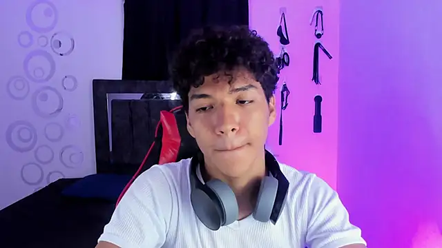 Snapshot of Maximiliano_Khalil chatting on November 9, 7:18 pm Maximiliano Khalil online show from November 9, 7:18 pm