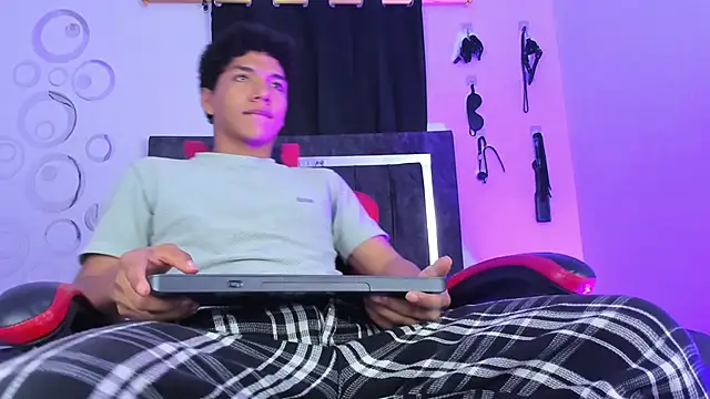 Snapshot of Maximiliano_Khalil chatting on December 1, 7:37 pm Maximiliano Khalil online show from December 1, 7:37 pm