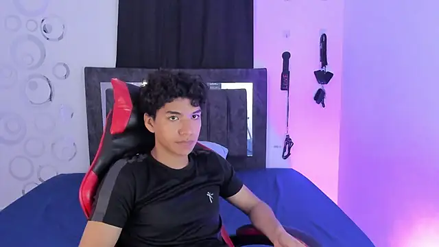 Snapshot of Maximiliano_Khalil chatting on November 14, 8:01 pm Maximiliano Khalil online show from November 14, 8:01 pm