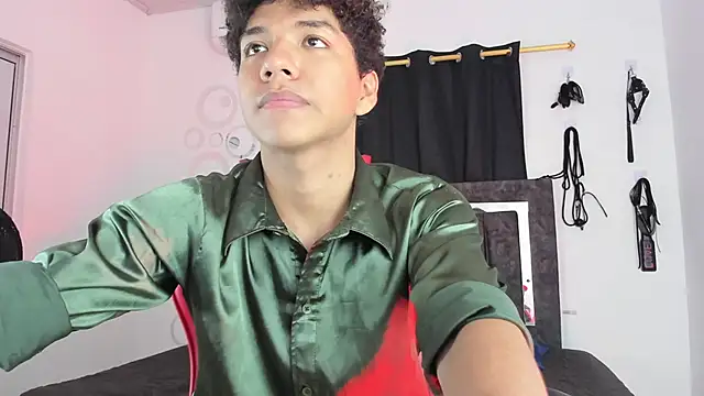 Snapshot of Maximiliano_Khalil chatting on November 27, 8:09 pm Maximiliano Khalil online show from November 27, 8:09 pm