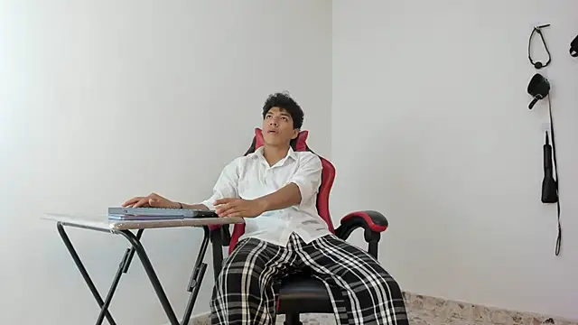 Snapshot of Maximiliano_Khalil chatting on November 7, 7:40 pm Maximiliano Khalil online show from November 7, 7:40 pm