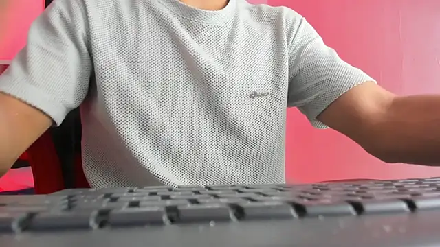 Snapshot of Maximiliano_Khalil chatting on November 23, 7:35 pm Maximiliano Khalil online show from November 23, 7:35 pm