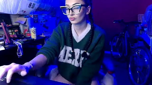 DaniDoodles420 online show from November 17, 11:31 pm