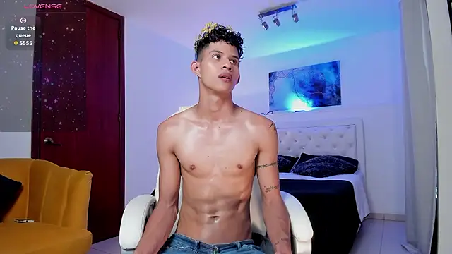 KamiSuarez online show from March 9, 6:33 pm