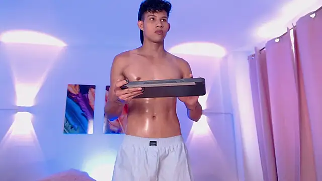 KamiSuarez online show from April 3, 7:20 pm