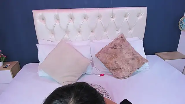 Snapshot of Kim_Luna1 chatting on December 2, 12:33 am Kim Luna1 online show from December 2, 12:33 am