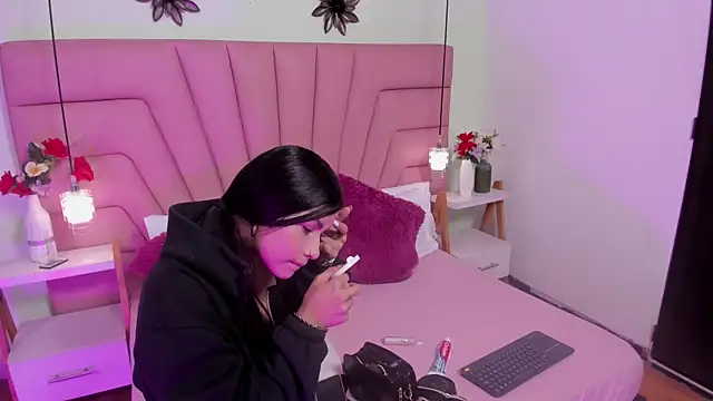 Kim Luna1 online show from February 15, 3:18 am