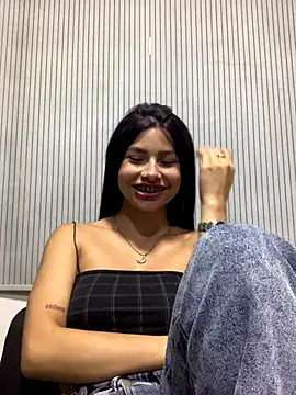 Snapshot of Kim_Luna1 chatting on December 14, 8:31 am Kim Luna1 online show from December 14, 8:31 am