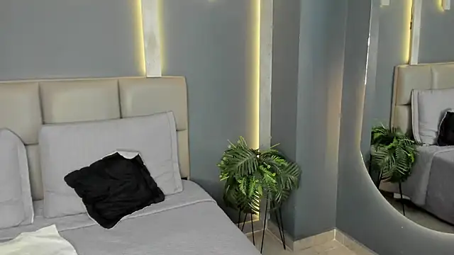 DakotaRussell  online show from November 16, 10:02 pm