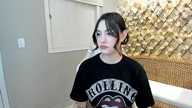 DakotaRussell  online show from December 1, 11:11 am