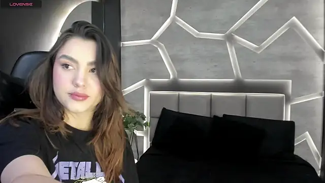 DakotaRussell  online show from January 6, 11:14 am