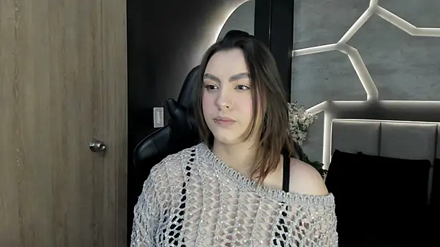 DakotaRussell  online show from January 8, 1:06 pm