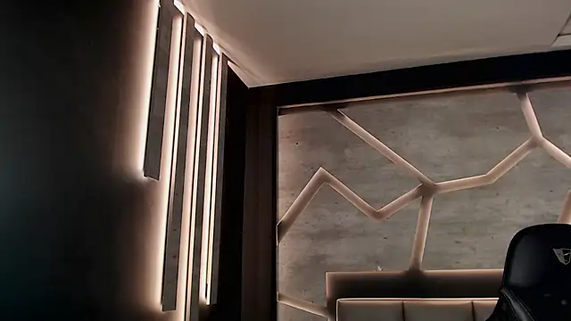 DakotaRussell  online show from April 6, 9:38 pm