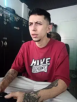 Snapshot of Aron_Jones_ chatting on November 1, 8:36 pm Aron Jones online show from November 1, 8:36 pm