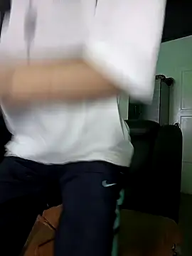 Snapshot of Aron_Jones_ chatting on October 29, 9:25 pm Aron Jones online show from October 29, 9:25 pm