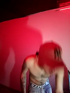 Snapshot of Aron_Jones_ chatting on November 4, 1:42 am Aron Jones online show from November 4, 1:42 am