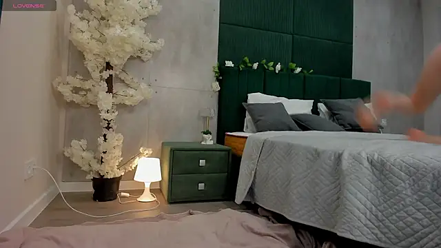 Snapshot of Melanie_Ryer chatting on November 19, 12:43 am Melanie Ryer online show from November 19, 12:43 am