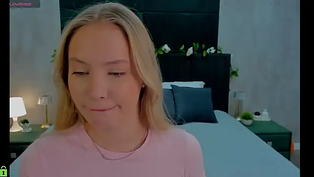 Snapshot of Melanie_Ryer chatting on November 26, 1:05 am Melanie Ryer online show from November 26, 1:05 am