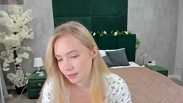 Snapshot of Melanie_Ryer chatting on November 14, 11:30 pm Melanie Ryer online show from November 14, 11:30 pm