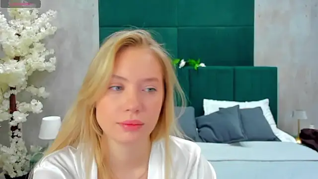 Snapshot of Melanie_Ryer chatting on November 18, 1:10 am Melanie Ryer online show from November 18, 1:10 am