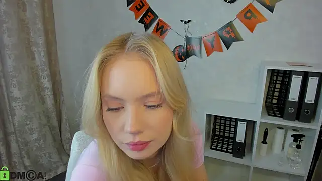 Snapshot of Melanie_Ryer chatting on October 29, 1:26 am Melanie Ryer online show from October 29, 1:26 am