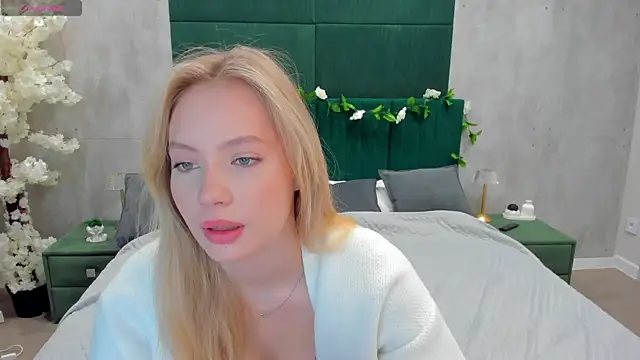 Snapshot of Melanie_Ryer chatting on November 11, 1:22 am Melanie Ryer online show from November 11, 1:22 am