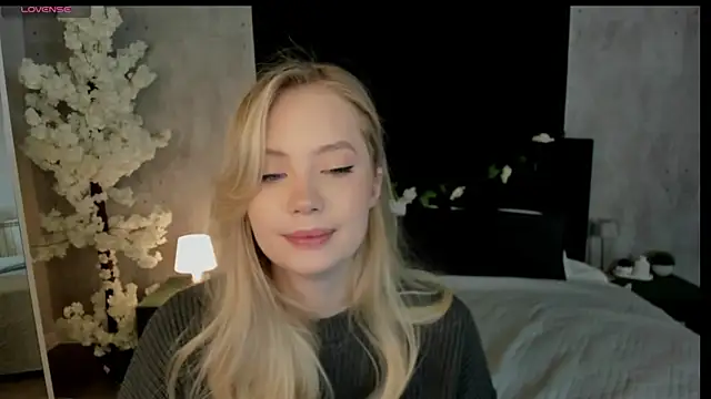 Snapshot of Melanie_Ryer chatting on December 14, 12:28 am Melanie Ryer online show from December 14, 12:28 am